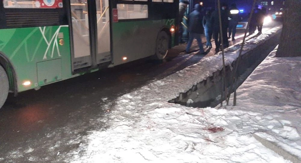 Автобус сбил насмерть пешехода в Алматы