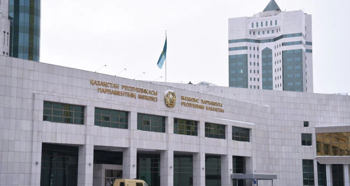Мажилис взял в работу законопроект по запрету на продажу и аренду земли иностранцам