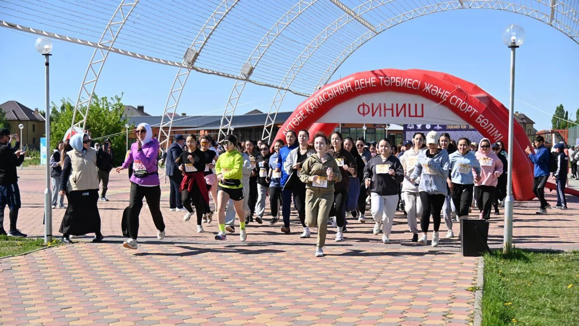 В Актобе прошёл массовый забег, посвящённый 100-летию Алии Молдагуловой
