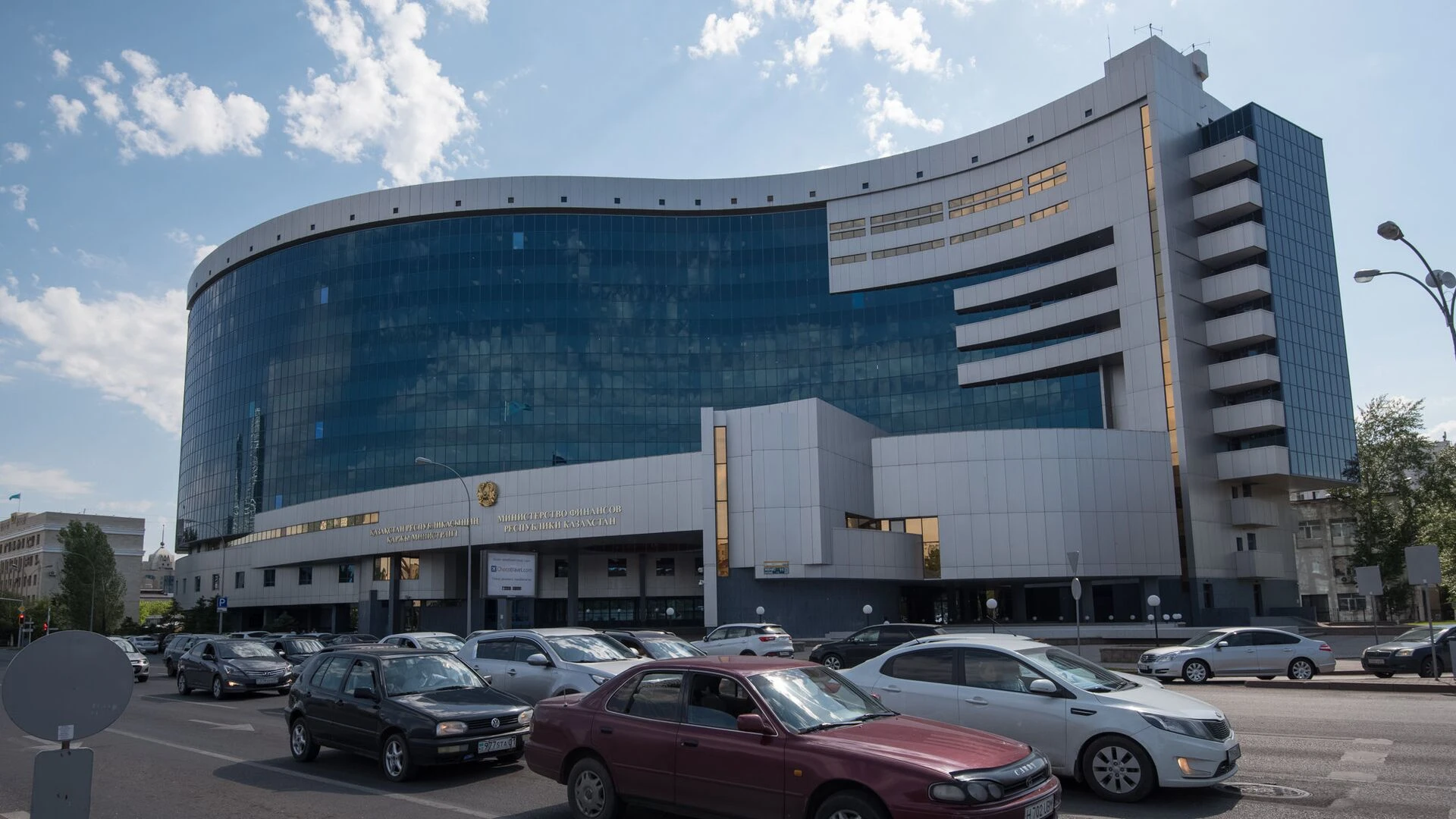 Мы не имеем доступа к банковским счетам - Минфин Казахстана о контроле за переводами денег