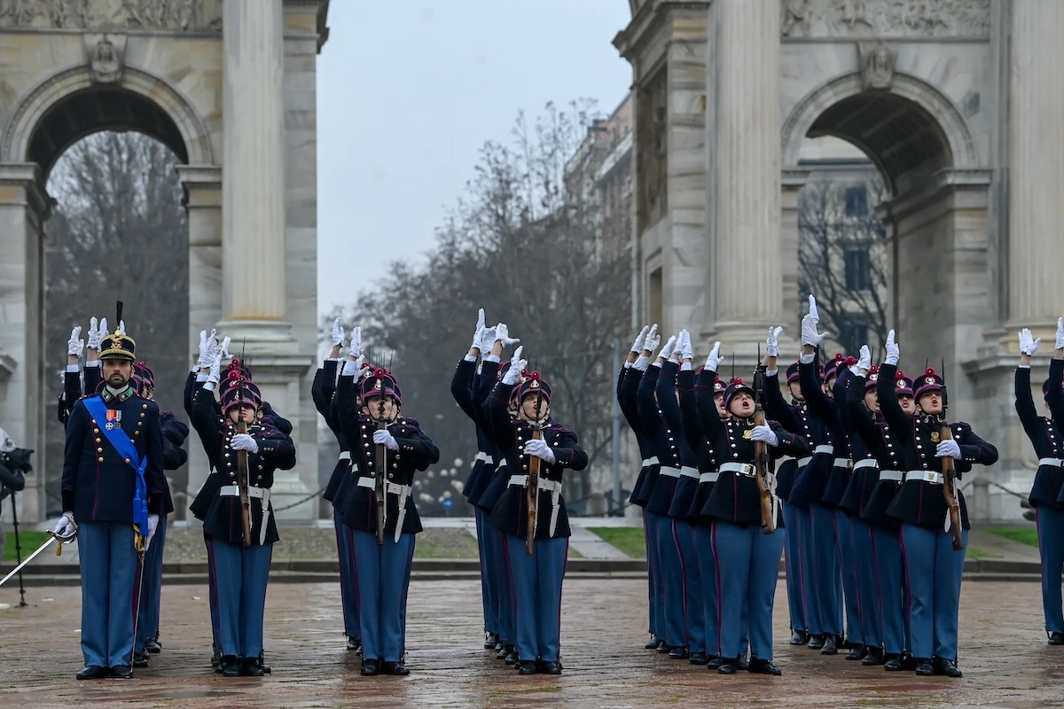 4 minuti faL’insegnante accusato di abusi sessuali sugli studenti alla Teulié di MilanoAvrebbe sfruttato la sua posizione di potere all'interno dell'antica scuola militare, ricattando i ragazzi con voti peggiori