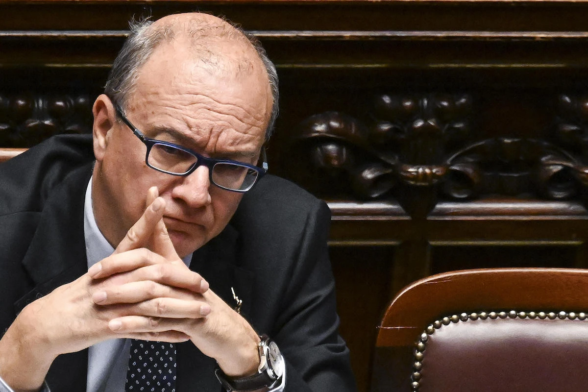2 minuti faC’è una nuova legge sull’educazione sessuale nelle scuoleChe la vieta alle elementari e alle scuole dell’infanzia, mentre alle medie e alle superiori impone l'autorizzazione dei genitori