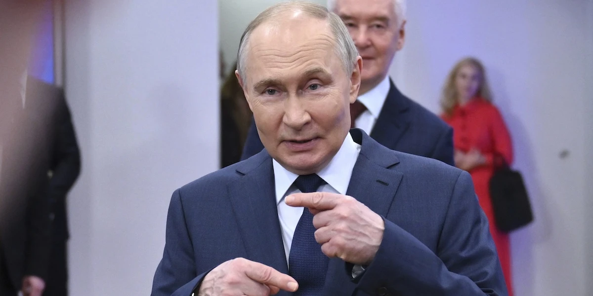 Vladimir Putin ha detto che l’esercito russo sospenderà le ostilità in Ucraina per Pasqua fino a lunedì sera