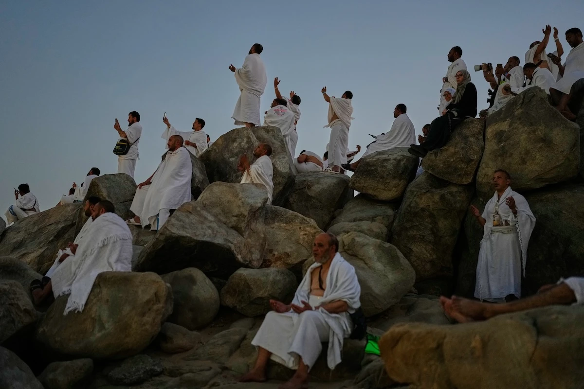 4 minuti faIl pellegrinaggio alla Mecca in tempi di guerraLe presenze in Arabia Saudita per lo Hajj non sono in calo, nonostante prezzi più alti, qualche volo in meno e missili intercettori a difesa dei luoghi sacri