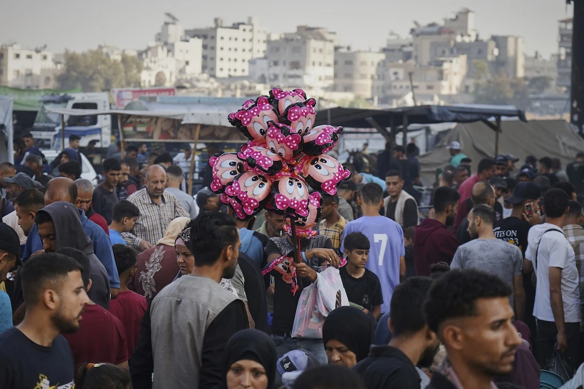 1 minuto faCom’era la città di Gaza prima della guerra, e com’è oggiLa trasformazione del centro più importante e popoloso della Striscia, che ora Israele vuole svuotare e occupare