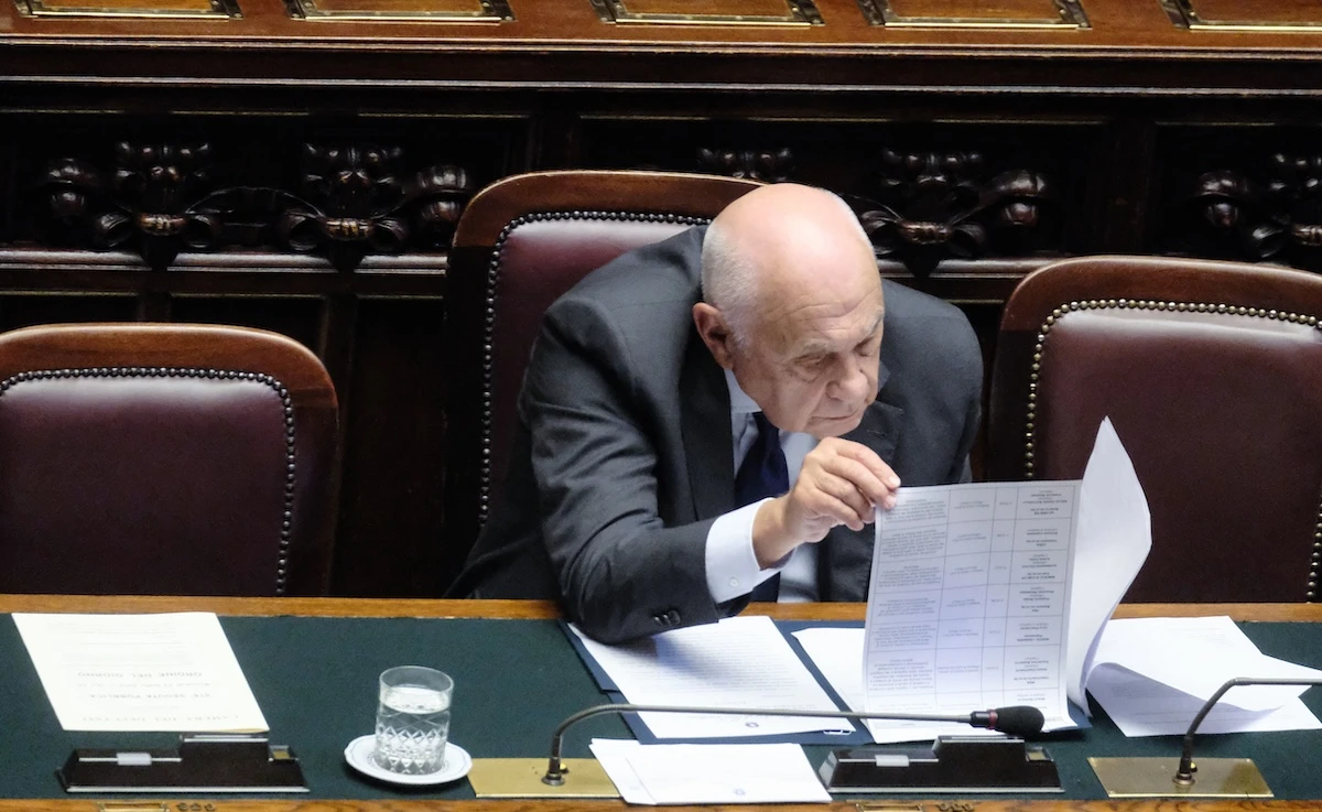 4 minuti faIl surreale caso della traduzione mancante su Almasri che non mancava affattoNordio si era sempre lamentato che la Corte penale internazionale non avesse inviato una richiesta d'arresto in Italiano: non era vero