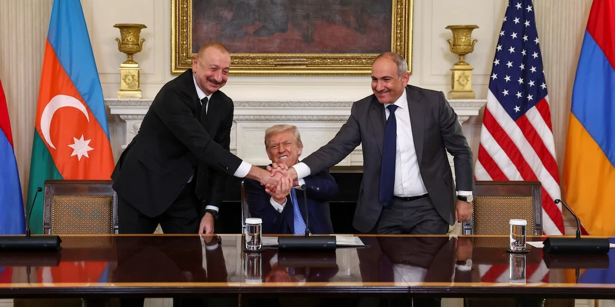 pochi secondi faArmenia e Azerbaijan hanno firmato un accordo di pace, anche grazie a TrumpDopo quasi quarant'anni di dispute, l'Armenia ha accettato la creazione di un corridoio che unisca le due parti dell'Azerbaijan nel proprio territorio