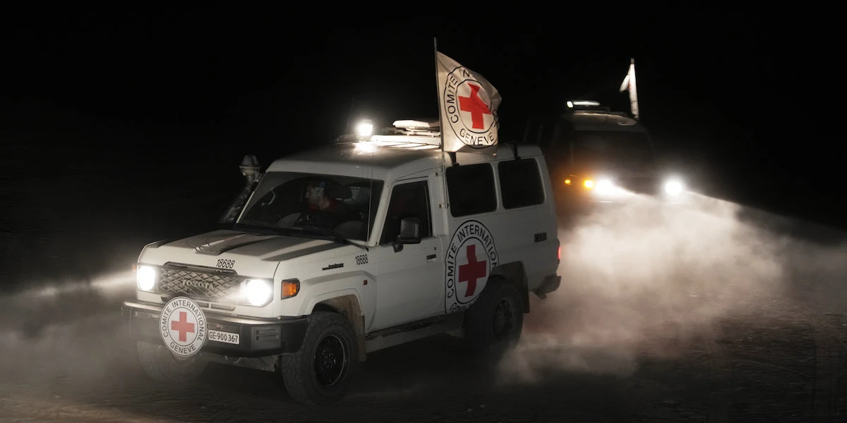 2 minuti faIsraele ha ricevuto altri tre corpi che Hamas dice essere di ostaggi morti nella Striscia di Gaza