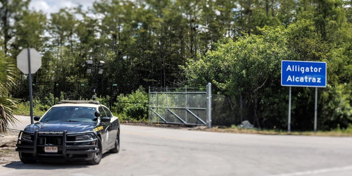 2 minuti faI due cittadini italiani detenuti ad “Alligator Alcatraz” sono stati trasferiti in un’altra struttura degli Stati Uniti