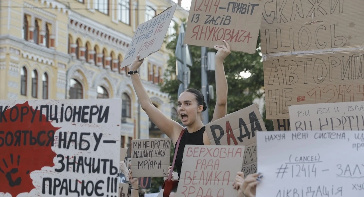 1 minuto faIl secondo giorno di proteste contro Zelensky in UcrainaIniziate per l'approvazione di una criticata legge che limita l'indipendenza delle agenzie anticorruzione