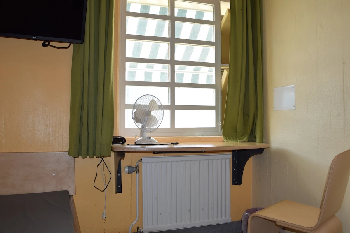 5 minuti faUn carcere che non sembra un carcereIn Svezia i detenuti vivono senza mura, cancelli blindati o sbarre evidenti alle finestre: funziona