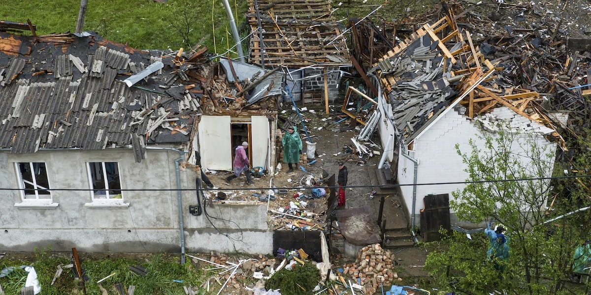 Almeno sei persone sono state uccise nel terzo attacco russo sull’Ucraina in tre notti, quello col maggior numero di droni dall’inizio della guerra