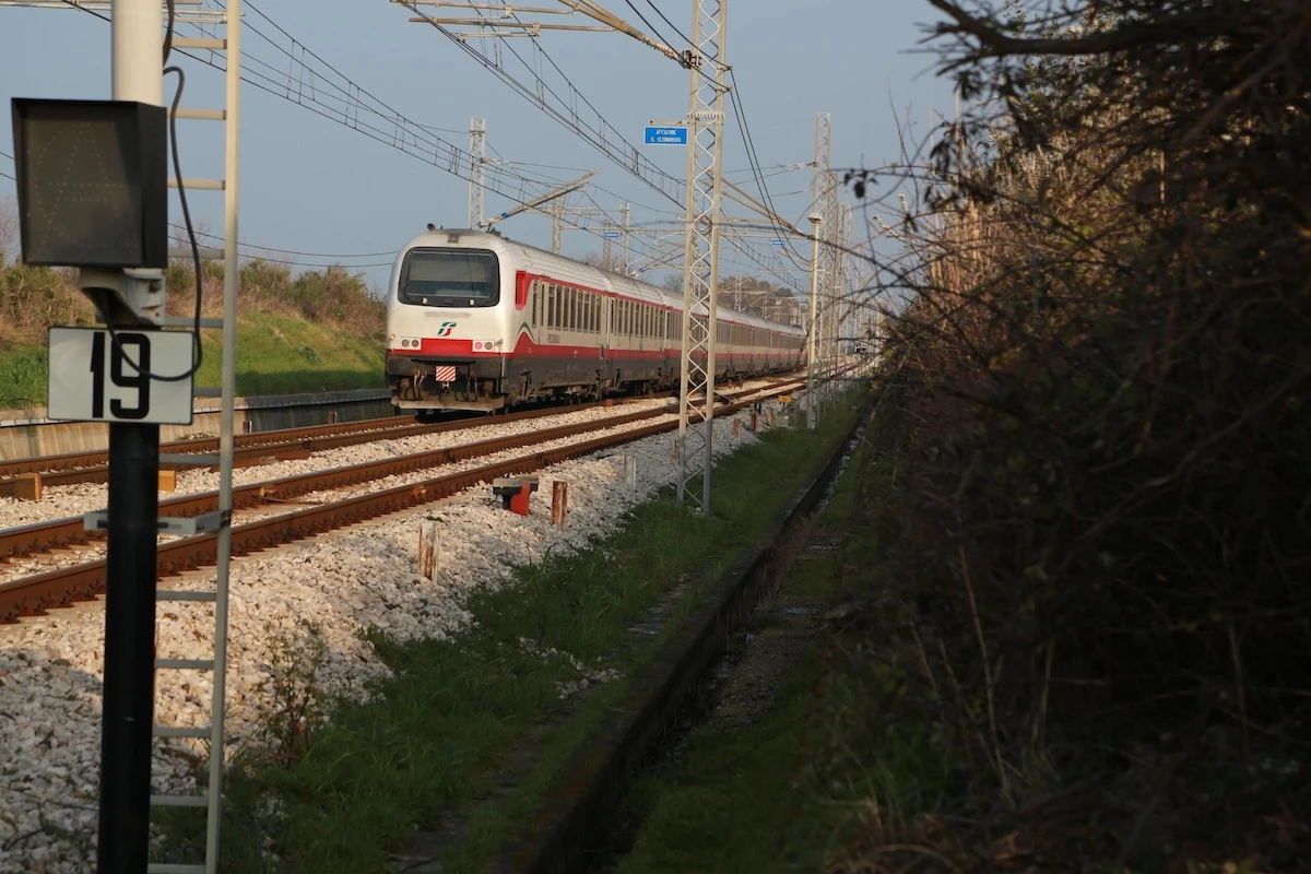 3 minuti faÈ stato riaperto il tratto di linea ferroviaria tra Pescara e Foggia chiuso per la frana di Petacciato 