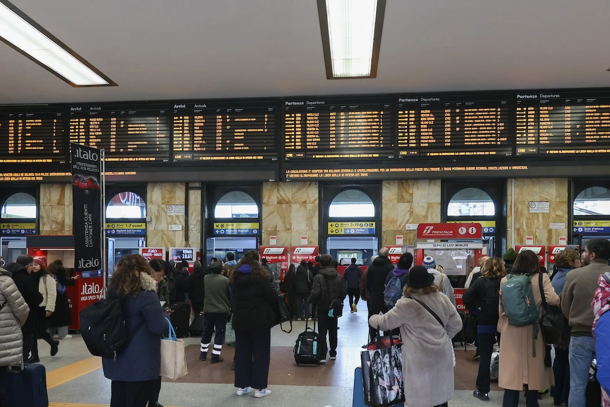 2 minuti faLe cose da sapere sui disagi nel trasporto ferroviario dall’11 al 13 aprileLa linea tra Roma e Firenze sarà sospesa per lavori, con conseguenze anche sui treni di altre parti d'Italia