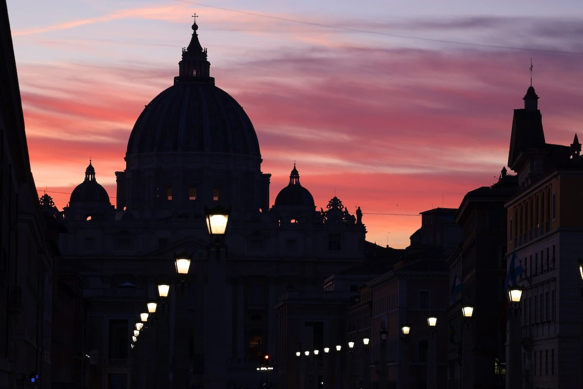 4 minuti faLa Chiesa deve dei soldi allo Stato, ma lo Stato non fa niente per riaverliAnzi, ha rinviato di nuovo la scadenza entro la quale dovrebbe recuperare una vecchia imposta non pagata, l'ICI: va così dal 2018