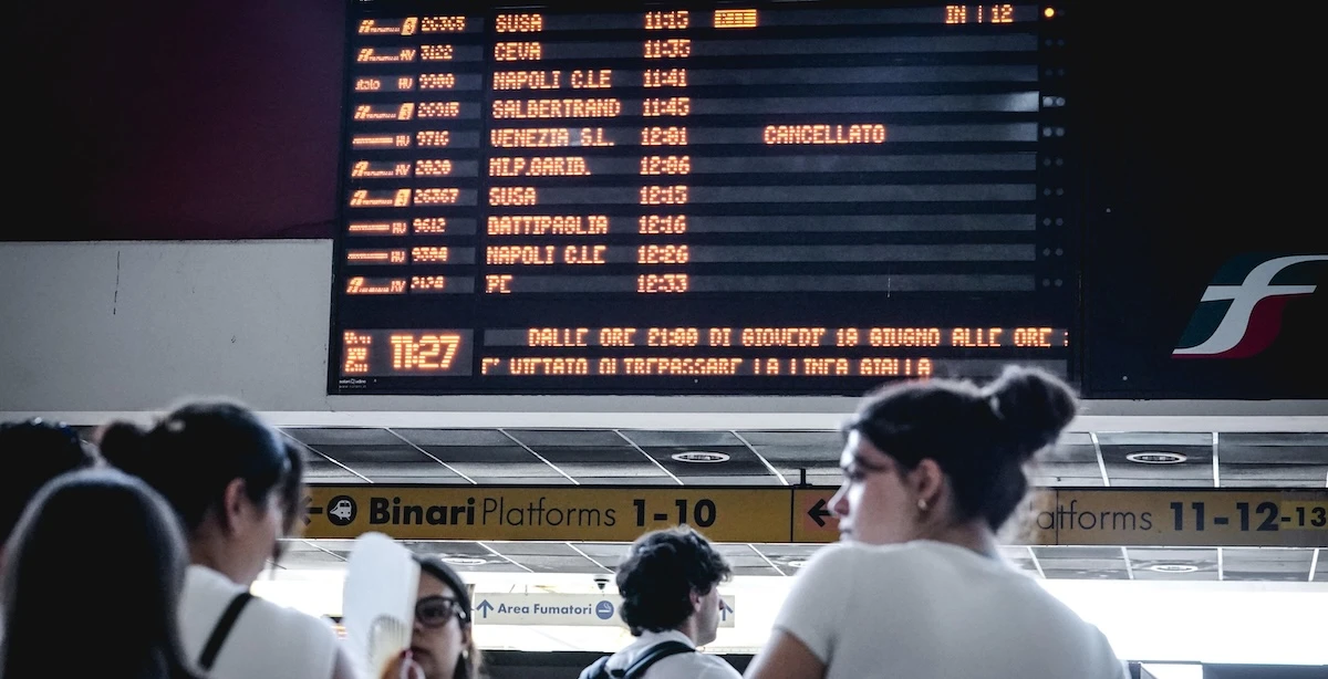 pochi secondi faLo sciopero nazionale dei treni di oggi e domaniInizierà alle 21 di giovedì e finirà alle 18 di venerdì: riguarderà sia il trasporto passeggeri sia quello merci