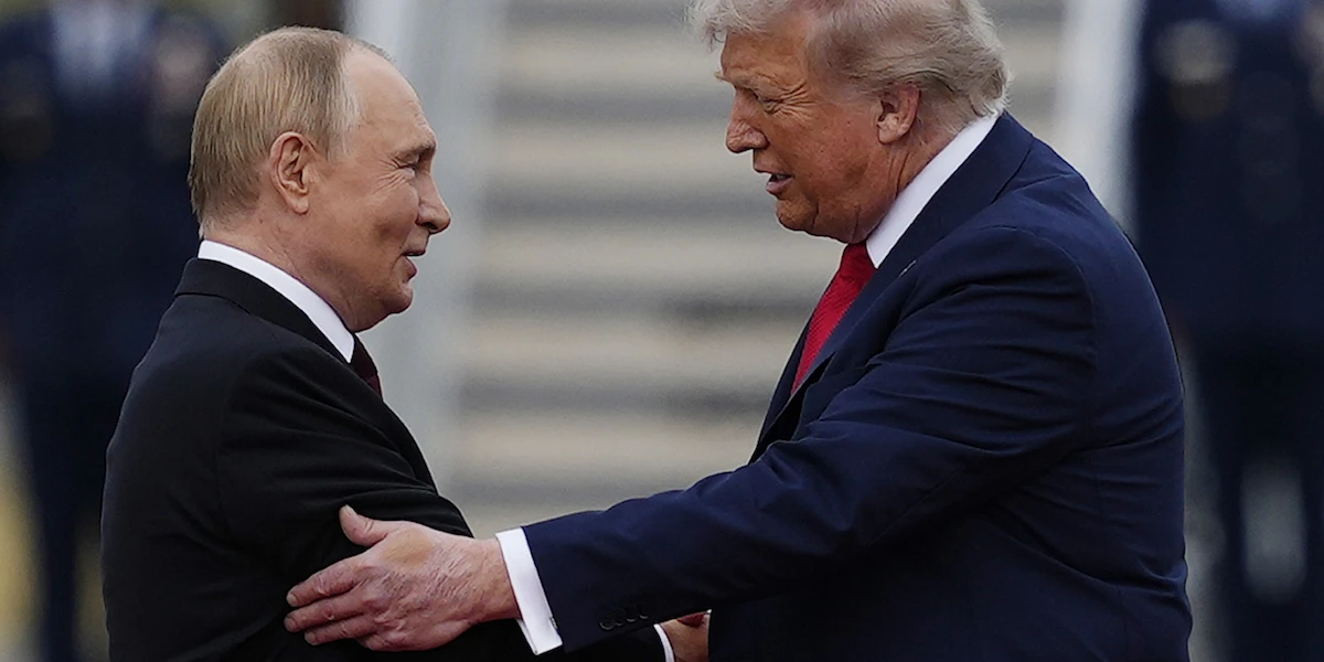3 minuti faDall’incontro fra Trump e Putin non è venuto fuori granchéI due si sono scambiati molti complimenti ma sembra che non abbiano trovato alcun accordo concreto sulla guerra in Ucraina