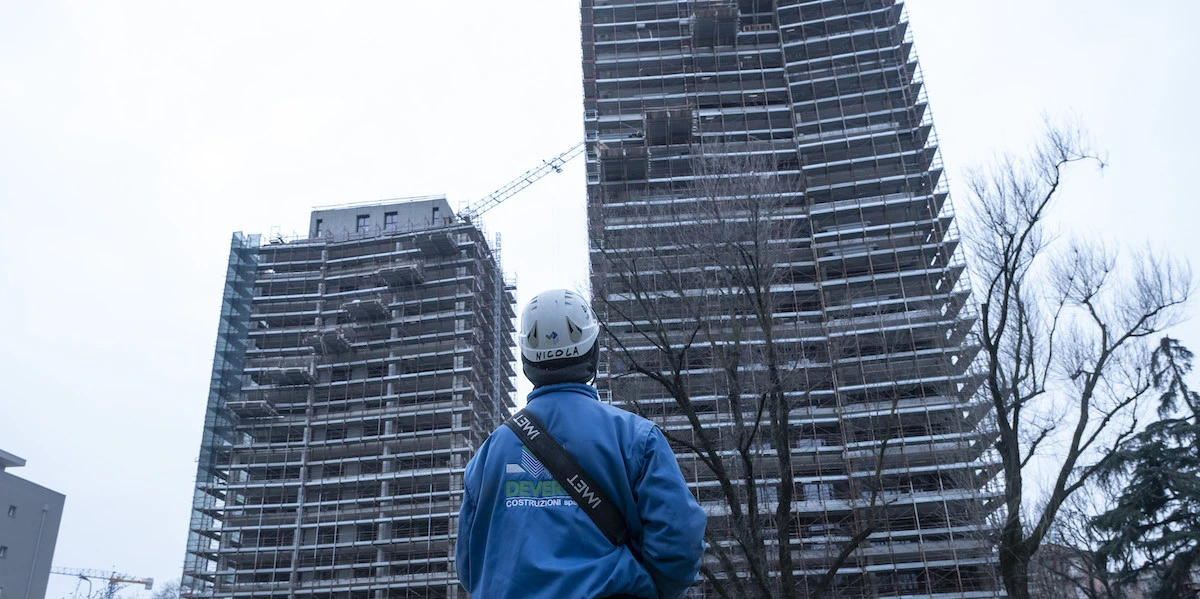 3 minuti faLa storia delle torri costruite al posto di due capannoni, a MilanoSi chiamano Park Towers, e nonostante ci vivano già delle persone sono oggetto di una delle inchieste sull'urbanistica