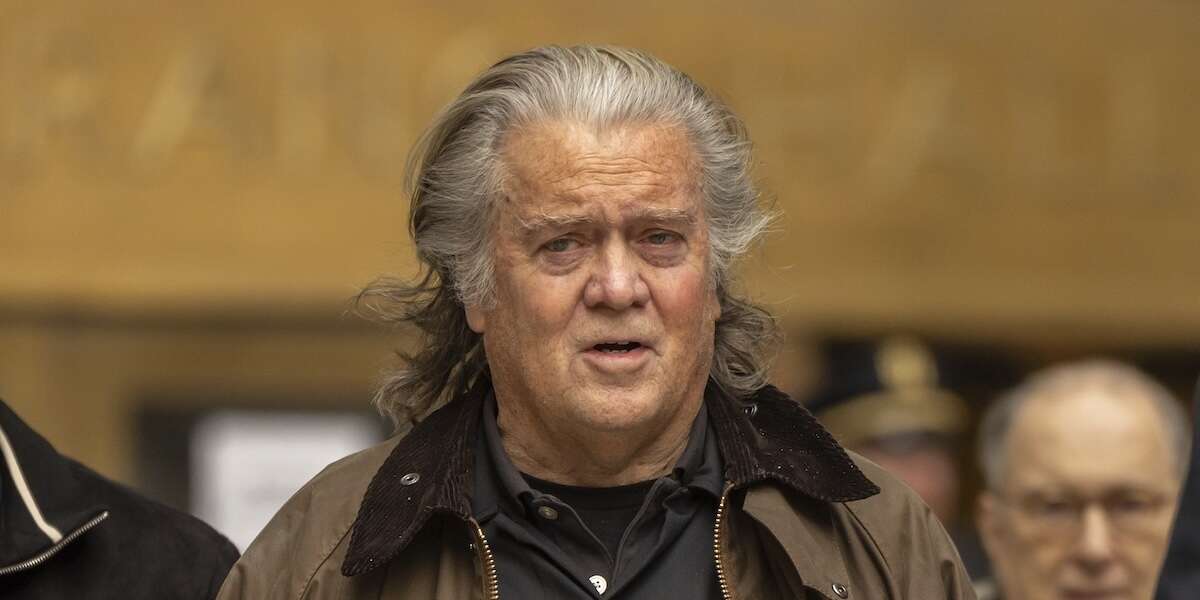 Steve Bannon, ex consigliere di Donald Trump, è stato condannato per frode a tre anni di carcere, sospesi con la condizionale