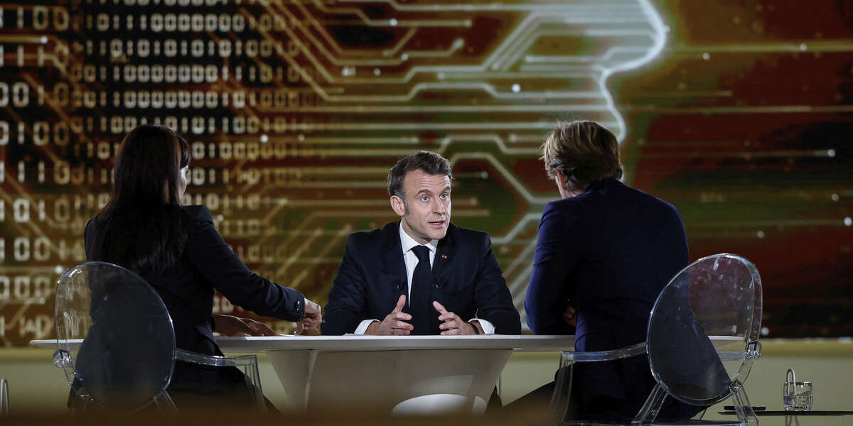 I grandi piani di Macron per l’intelligenza artificialeInaugurando un summit dedicato al tema, il presidente francese ha parlato di miliardi di euro di investimenti e della costruzione di decine di data center