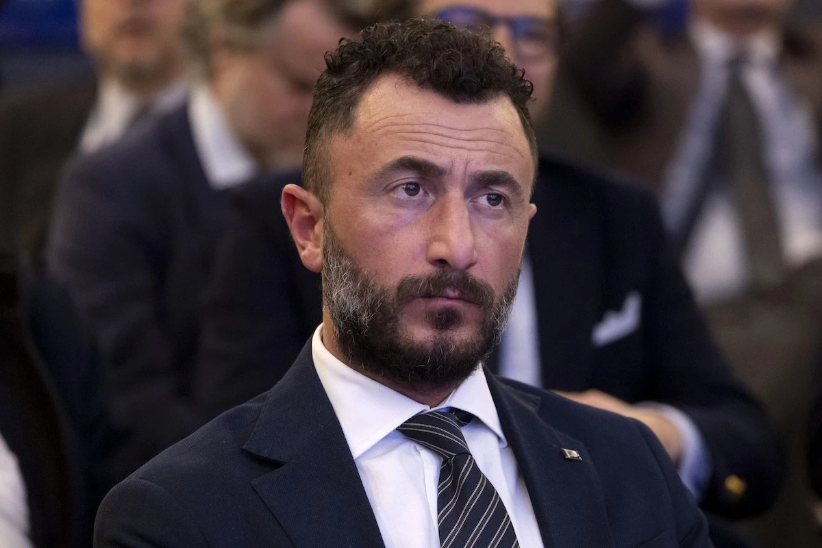 20 ore faIl deputato Emanuele Pozzolo ha avuto un incidente in auto: aveva un tasso alcolemico superiore al limite
