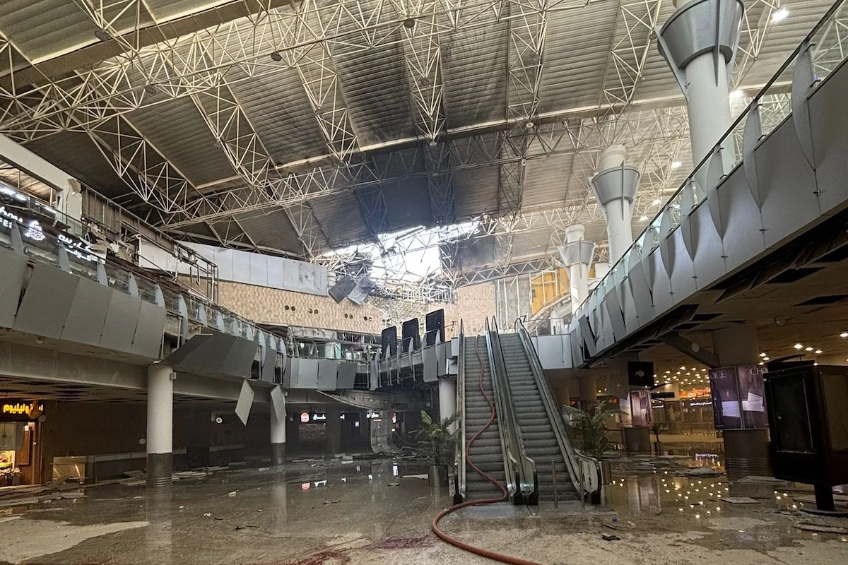 13 ore faI danni causati dall’attacco iraniano all’aeroporto del KuwaitUna persona è stata uccisa e 63 ferite, a pochi giorni dalla ripresa dei voli dopo frequenti interruzioni per la guerra