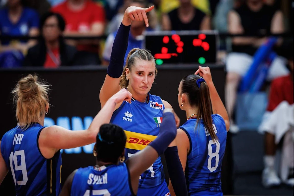 14 ore faL’ultimo esperimento di Julio VelascoCambiare ruolo a Kate Antropova, per farla giocare assieme a Paola Egonu nella Nazionale italiana di pallavolo