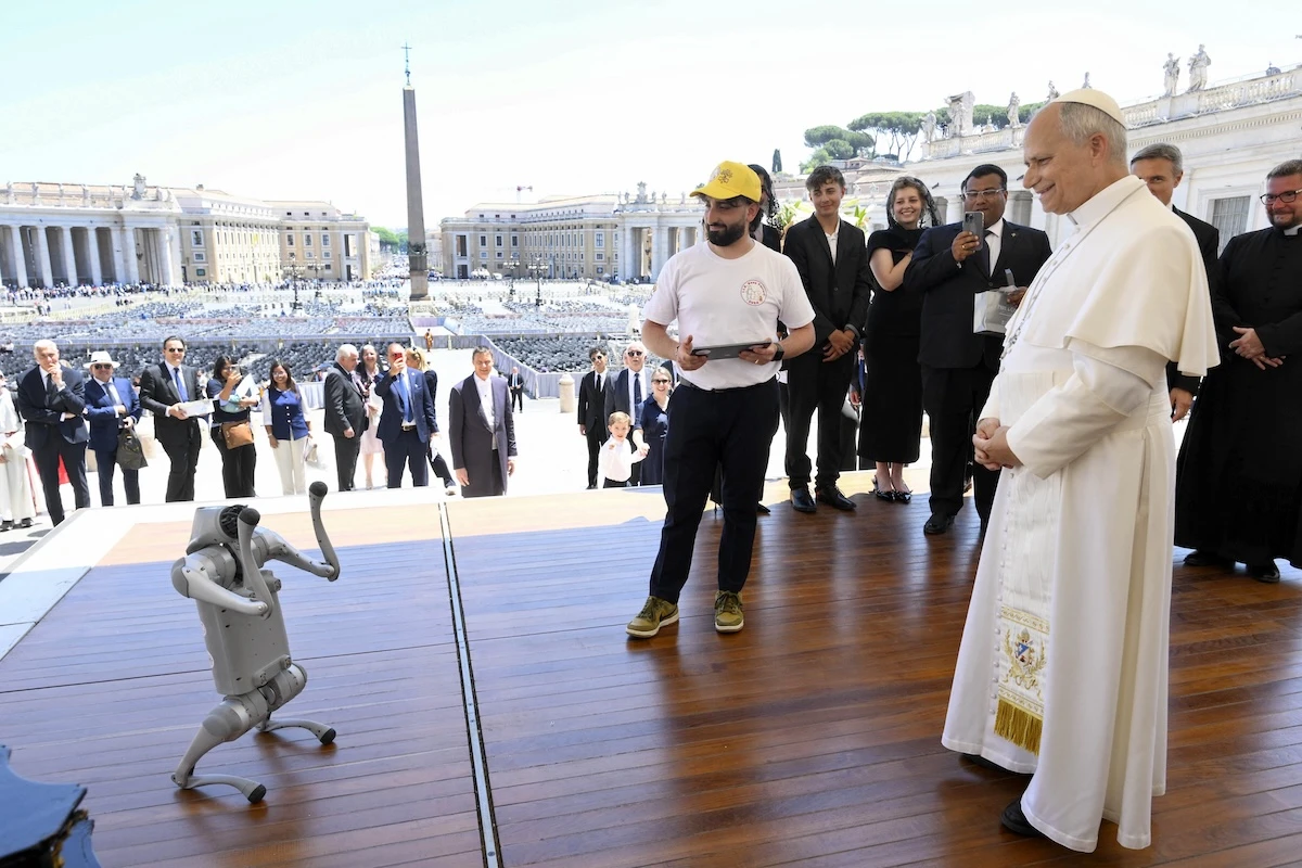 2 minuti faLeone XIV è un papa più politico di quanto sembrasseOltre che di intelligenza artificiale, nella sua prima enciclica ha parlato del potere che ne deriva e del nuovo ordine mondiale, con riferimenti impliciti alle politiche di Trump