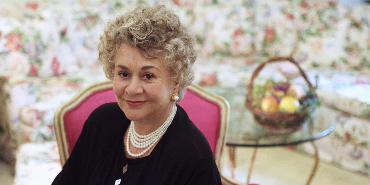 È morta a 95 anni Joan Plowright, importante attrice britannica che recitò in “Un tè con Mussolini” di Franco Zeffirelli