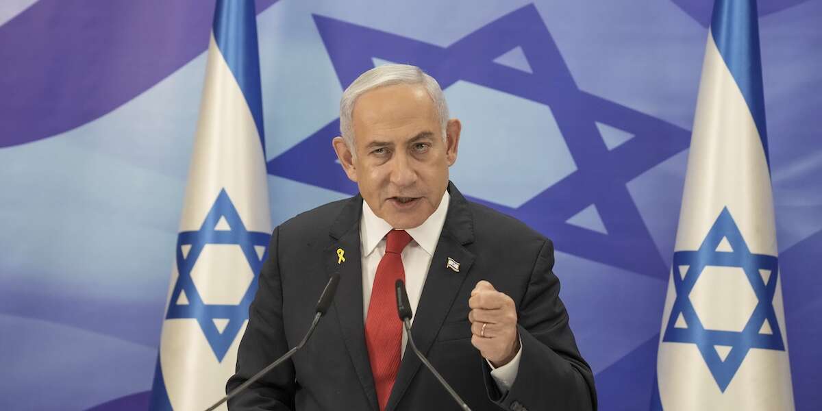 Benjamin Netanyahu dice che c’è un accordo sul cessate il fuoco a GazaIl governo israeliano dovrebbe riunirsi venerdì per approvarlo, mentre ieri tutto era saltato a causa di problemi dell'ultimo minuto