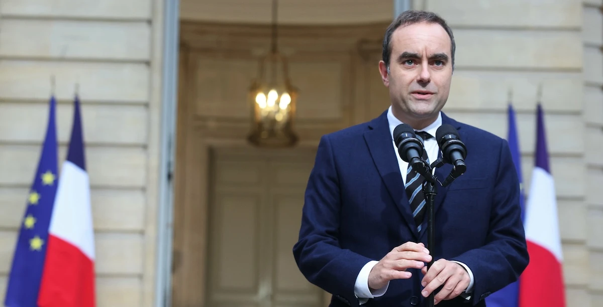 1 minuto faSi è dimesso il primo ministro francese Sébastien LecornuUn giorno dopo l'annuncio del suo nuovo governo, e a meno di un mese dalla sua nomina
