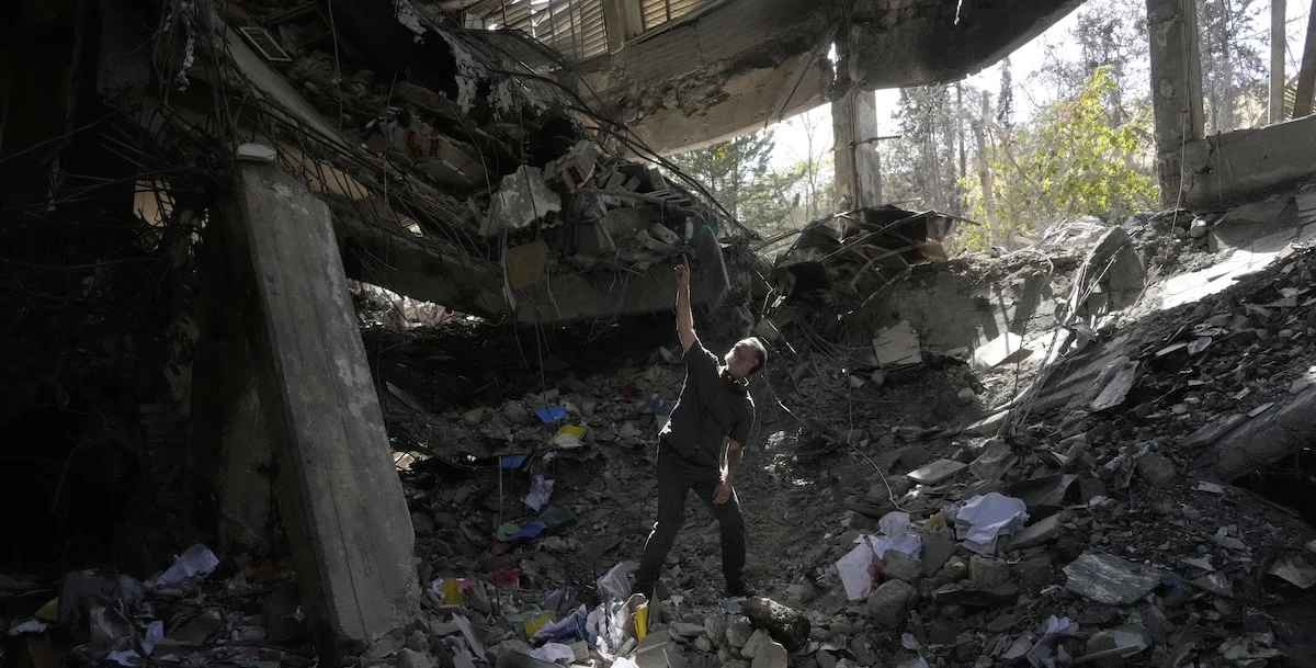 pochi secondi faIl nuovo rapporto di Human Rights Watch sul bombardamento israeliano contro EvinOssia la prigione simbolo del regime iraniano, colpita a giugno: aggiunge informazioni sulle persone uccise, sui danni e su ciò che successe dopo