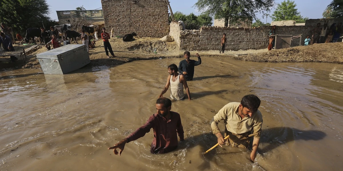 3 minuti faLe alluvioni in Pakistan hanno lasciato senza casa oltre 2 milioni di personeDalla fine di giugno sono morte almeno 900 persone per le inondazioni causate dalle piogge monsoniche