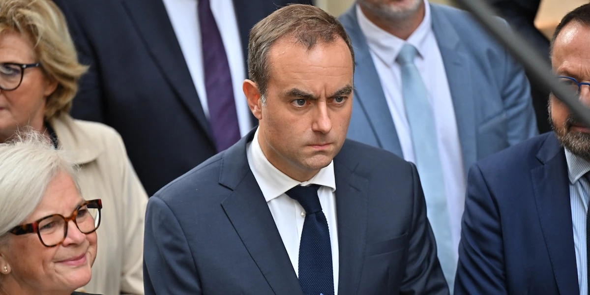 pochi secondi faIl nuovo primo ministro francese, Sébastien Lecornu, ritirerà il piano del suo predecessore di abolire due giorni festivi