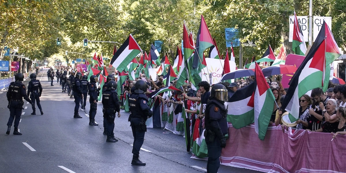 4 minuti faL’ultima tappa della Vuelta di Spagna è stata annullata per le proteste pro PalestinaSi erano già fatte molto notare durante tutta la corsa: i ciclisti si sono dovuti fermare prima della conclusione a Madrid
