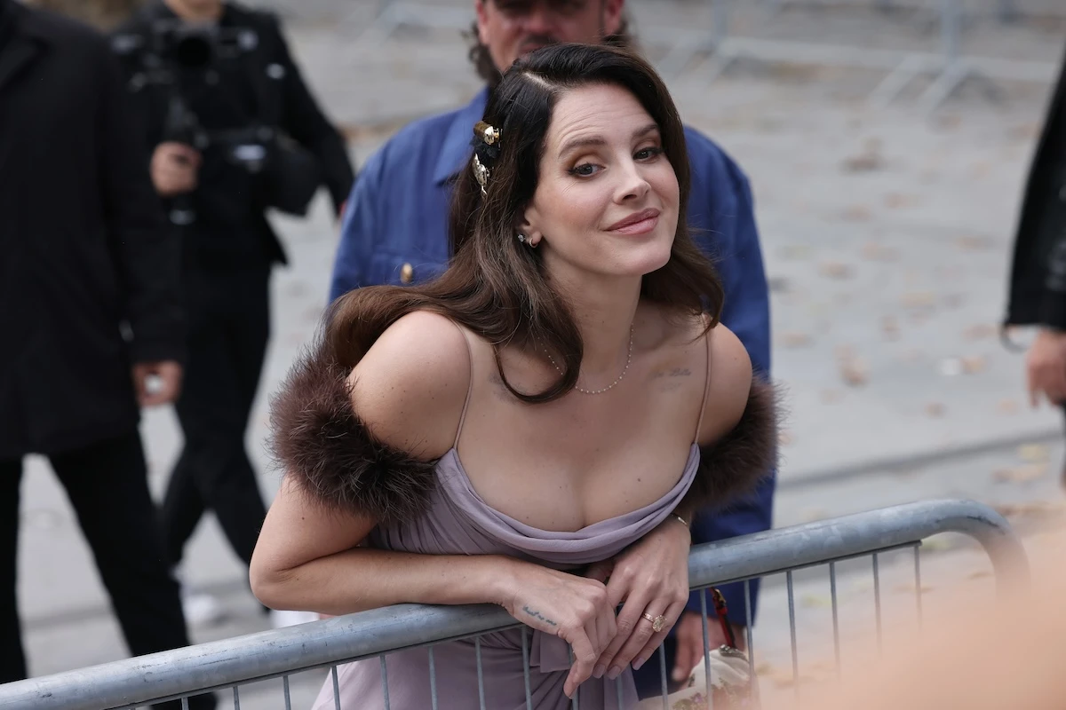 2 minuti faCelebripostCon Julia Roberts, Jacob Elordi, Tilda Swinton e quelli a Parigi per la settimana della moda