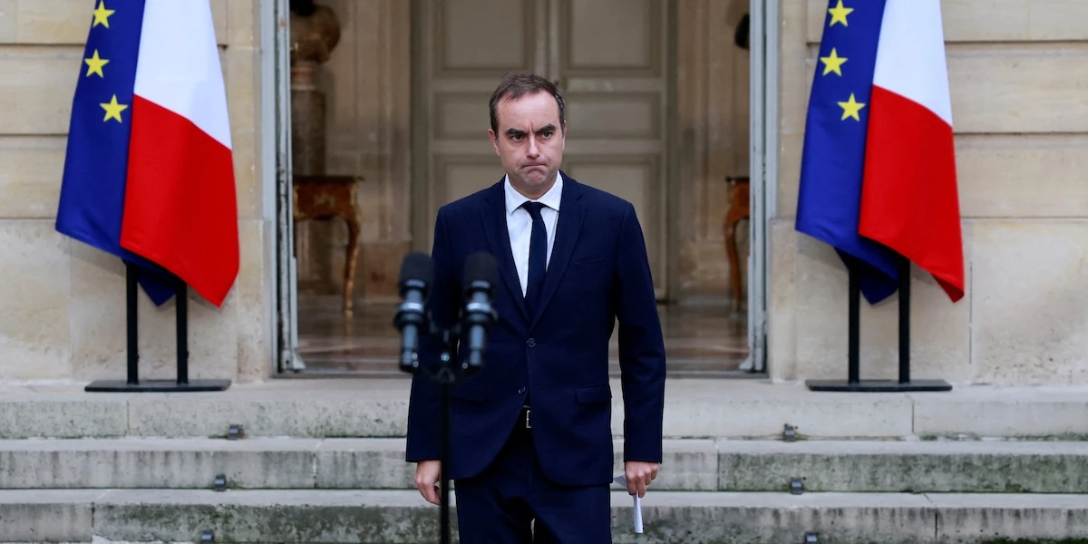 pochi secondi faMacron ha nominato di nuovo Sébastien Lecornu primo ministroCioè quello che si era dimesso lunedì, aprendo l'ennesima crisi di governo