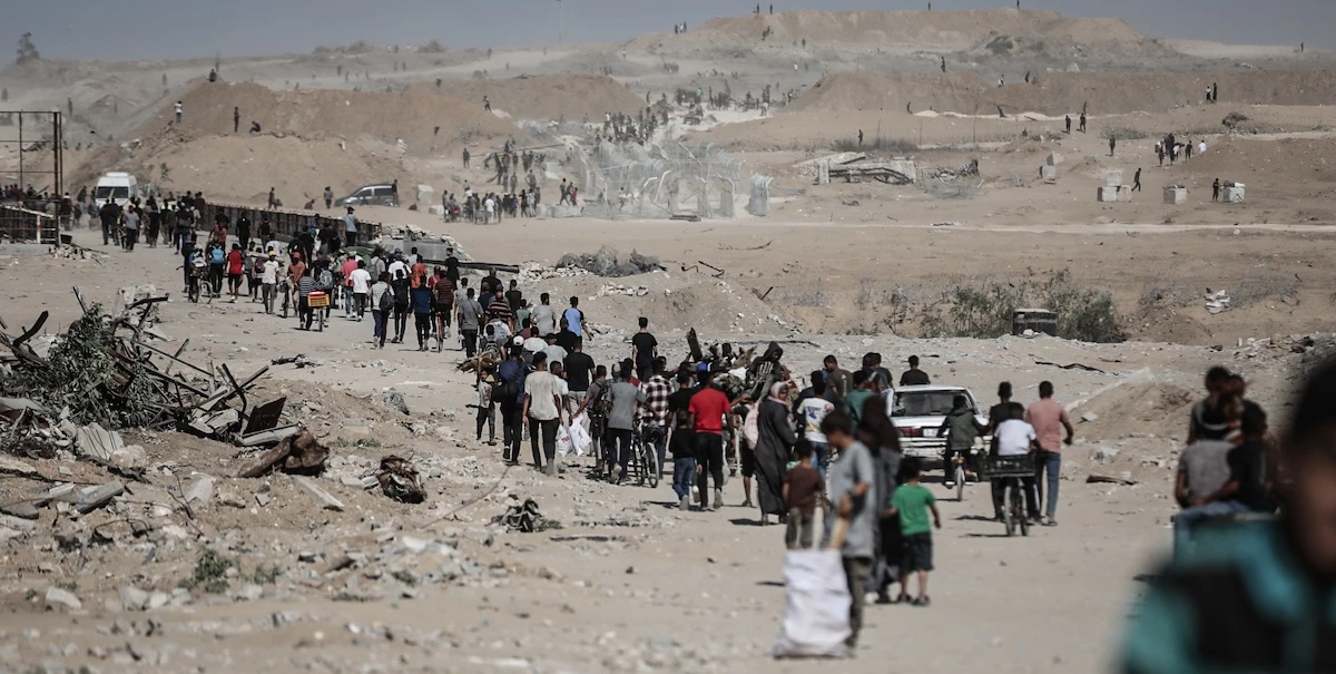 4 minuti faI palestinesi hanno cominciato a tornare nel nord della Striscia di GazaGrazie al ritiro dei soldati israeliani, dopo essere stati costretti a rifugiarsi nel sud