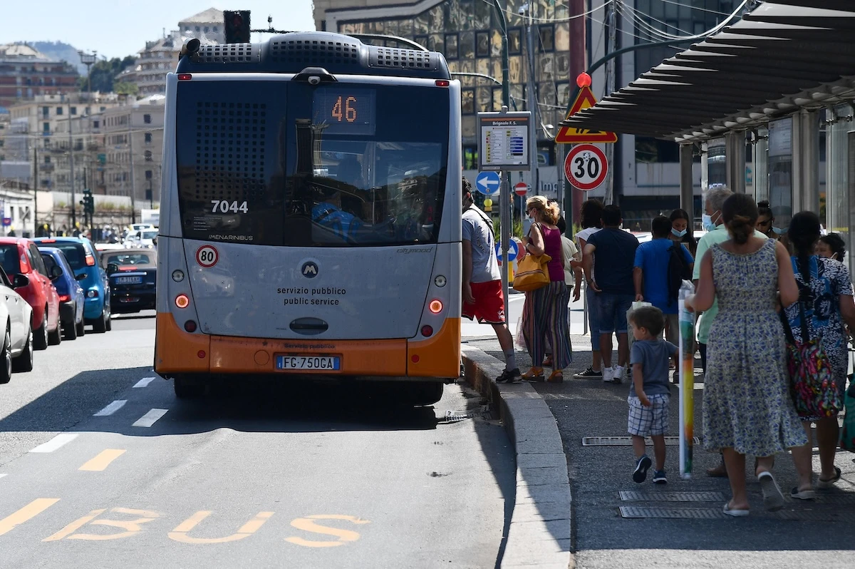 3 minuti faStanno arrivando i soldi per mettere in sesto l’azienda dei trasporti di GenovaLa regione Liguria ha approvato un disegno di legge che stanzia 40 milioni di euro per l'AMT, che era quasi fallita