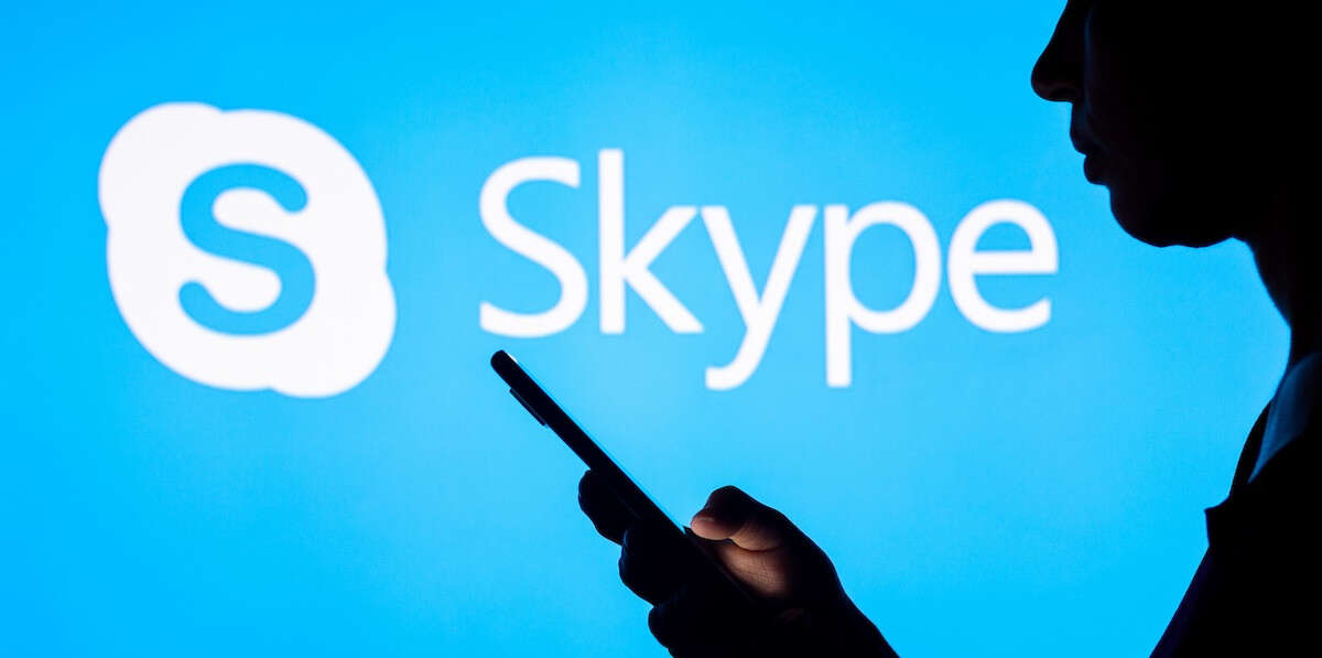 Skype chiudeDa maggio il popolare software per fare chiamate e chattare online smetterà di funzionare, e verrà integrato dentro Microsoft Teams