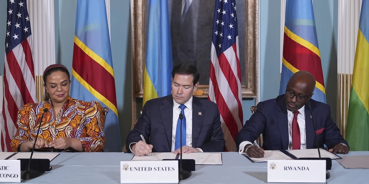 L’accordo di pace tra Congo e Ruanda è davvero un accordo di pace?C’è la firma di un paese che diceva di non essere in guerra, e non c’è quella del gruppo che la guerra l’ha combattuta: e poi c’è Trump