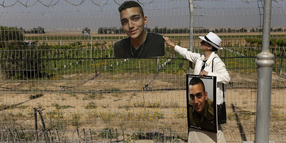 Hamas ha detto che rilascerà Edan Alexander, l’ultimo ostaggio statunitense ancora in vita tra quelli rapiti il 7 ottobre 2023