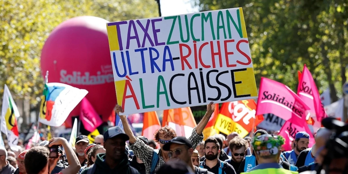 1 minuto faLa tassa sui ricchi di cui si parla tanto in FranciaSi chiama “tassa Zucman”, dal nome del suo ideatore, e molti a sinistra la vedono come un'alternativa all'austerità