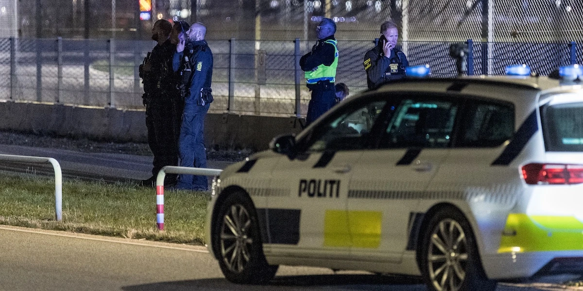 1 minuto faCosa sappiamo sui droni intorno agli aeroporti di Oslo e CopenaghenSono stati rilevati nella notte e non ancora identificati: entrambi gli aeroporti hanno chiuso lo spazio aereo per circa quattro ore