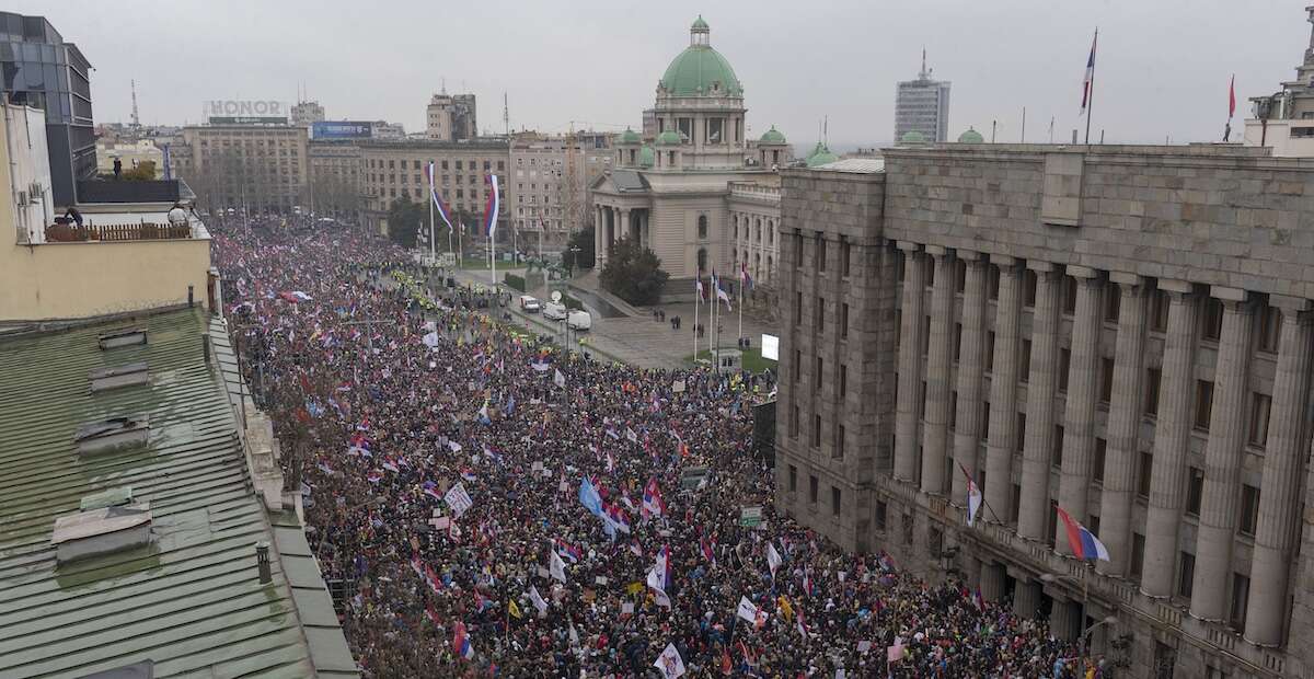 La più grande manifestazione contro il presidente Aleksandar Vučić in quattro mesi di proteste in Serbia