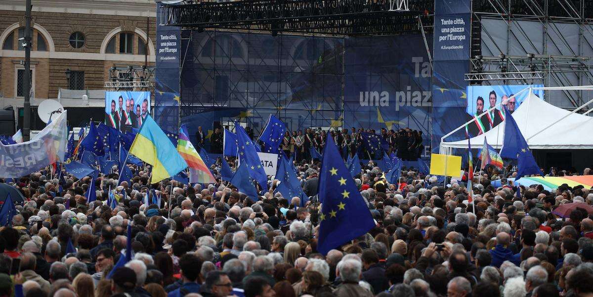 Le foto della manifestazione per l’Europa a RomaMigliaia di persone si sono ritrovate in piazza del Popolo per chiedere l'unità politica contro Vladimir Putin e Donald Trump