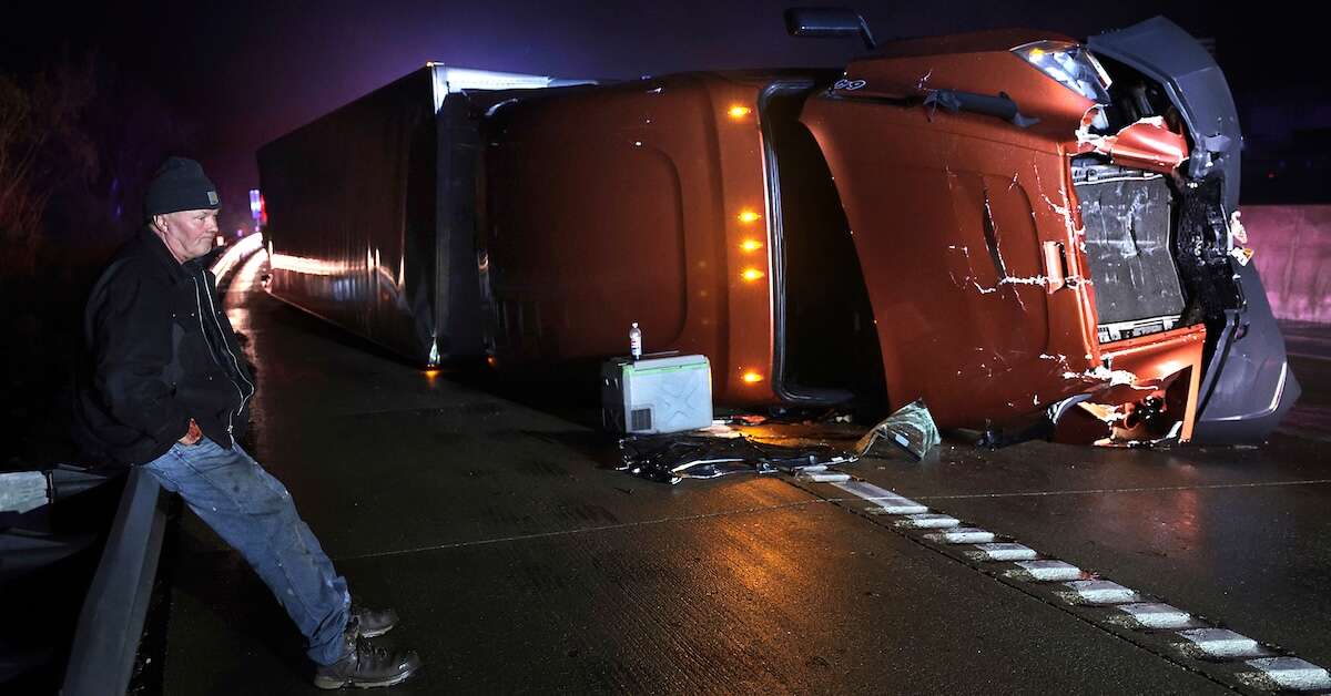 Tornado e forti venti hanno causato almeno 17 morti negli Stati UnitiLo stato più colpito è il Missouri, ma ci sono morti anche in Arkansas e Texas e sono previste condizioni meteo estreme per tutta la giornata di sabato