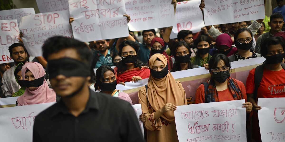 Le proteste contro gli stupri in BangladeshSono iniziate giovedì dopo che una bambina di otto anni è morta a causa delle ferite riportate durante una violenza sessuale