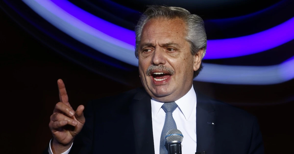 pochi secondi faL’ex presidente argentino Alberto Fernández sarà processato anche per corruzioneÈ già stato rinviato a giudizio per violenze contro l'ex compagna: questo caso riguarda le assicurazioni che fece stipulare agli uffici statali