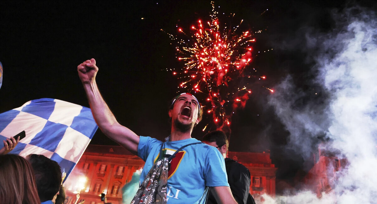 Le foto dei festeggiamenti per lo Scudetto del NapoliIl quarto della sua storia, celebrato allo stadio Maradona e ovunque in città